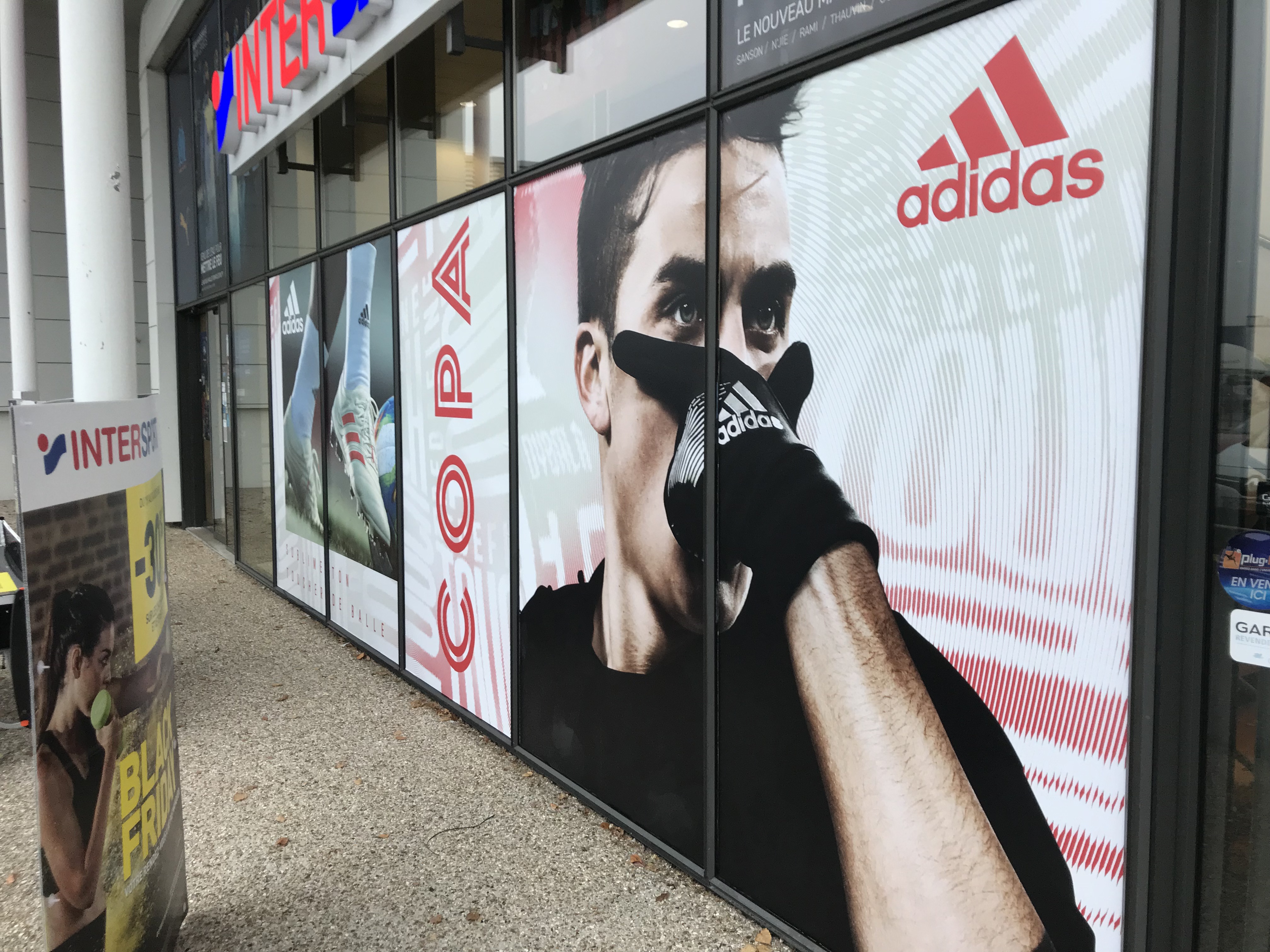 Déco vitrines Intersport Tourville
