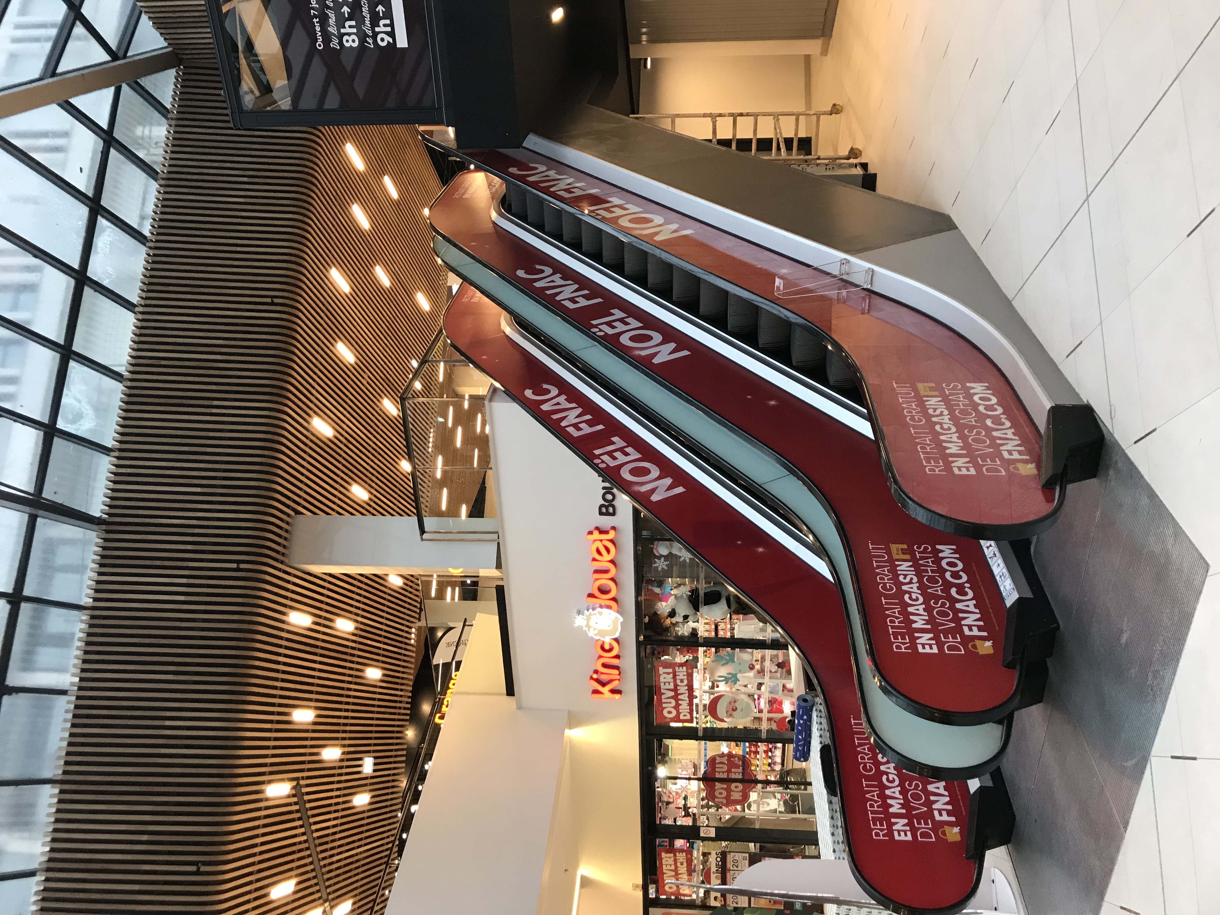 Déco escalator Fnac Rouen